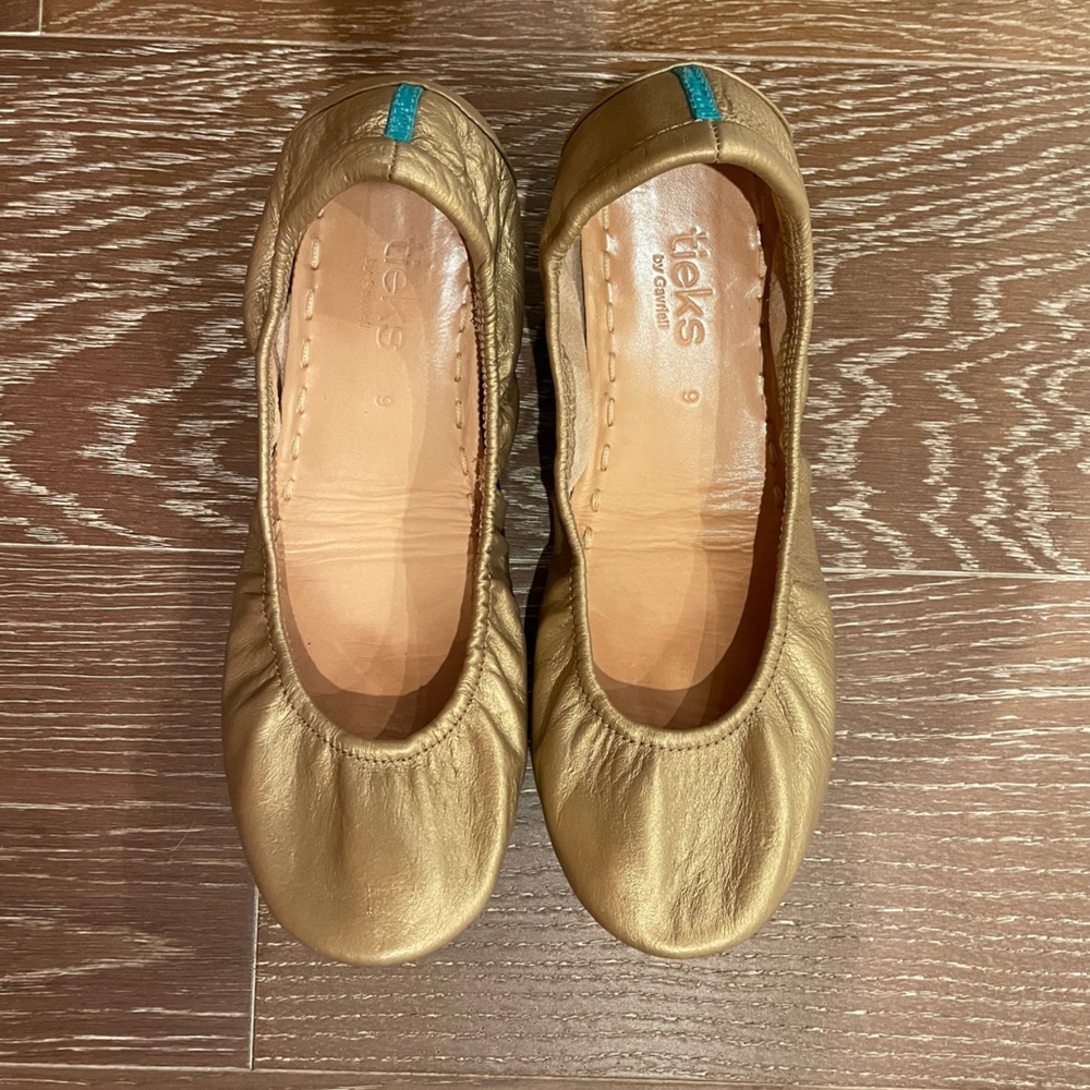 Metallic Gold Tieks, great condition! Size 9